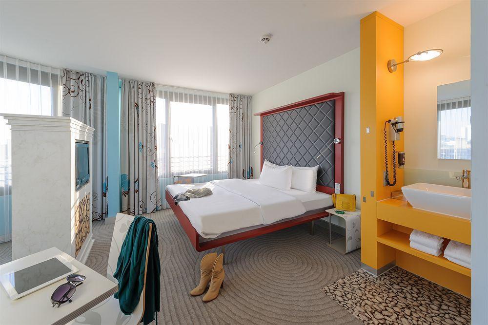 Ibis Styles Hotel Berlin Mitte Bagian luar foto